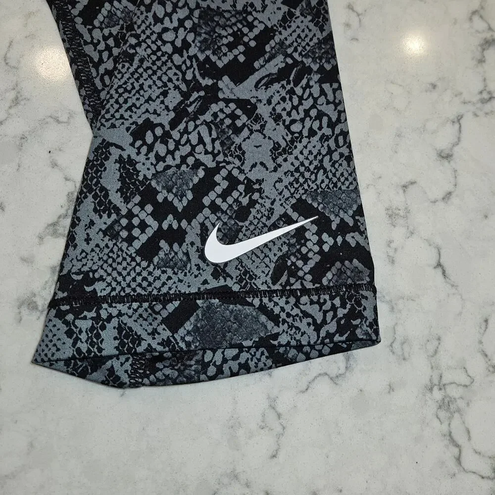 Nike Printed Cropped Leggings Size Medium